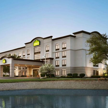 Wingate By Wyndham Cincinnati Блу Аш Экстерьер фото