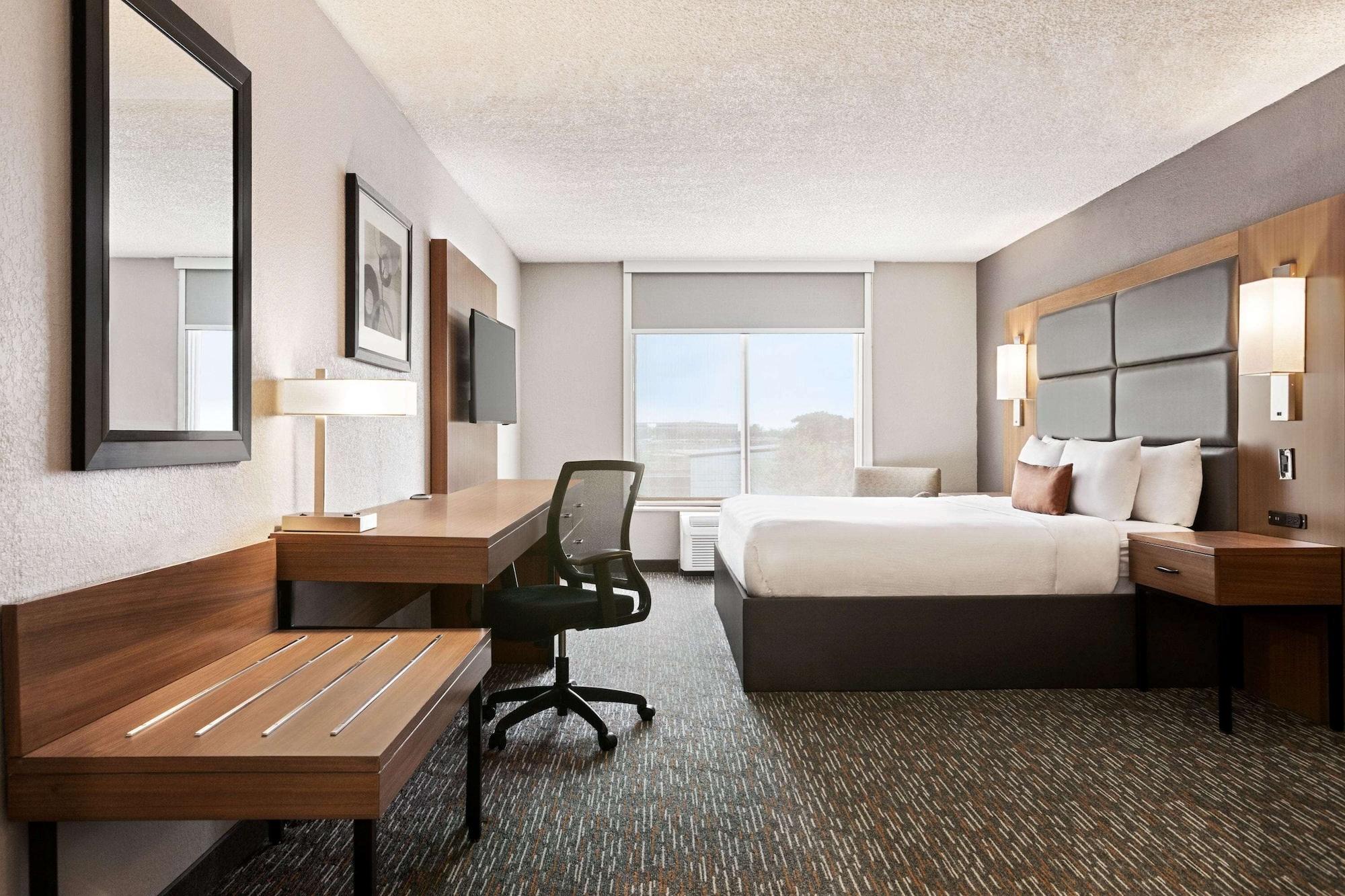 Wingate By Wyndham Cincinnati Блу Аш Экстерьер фото