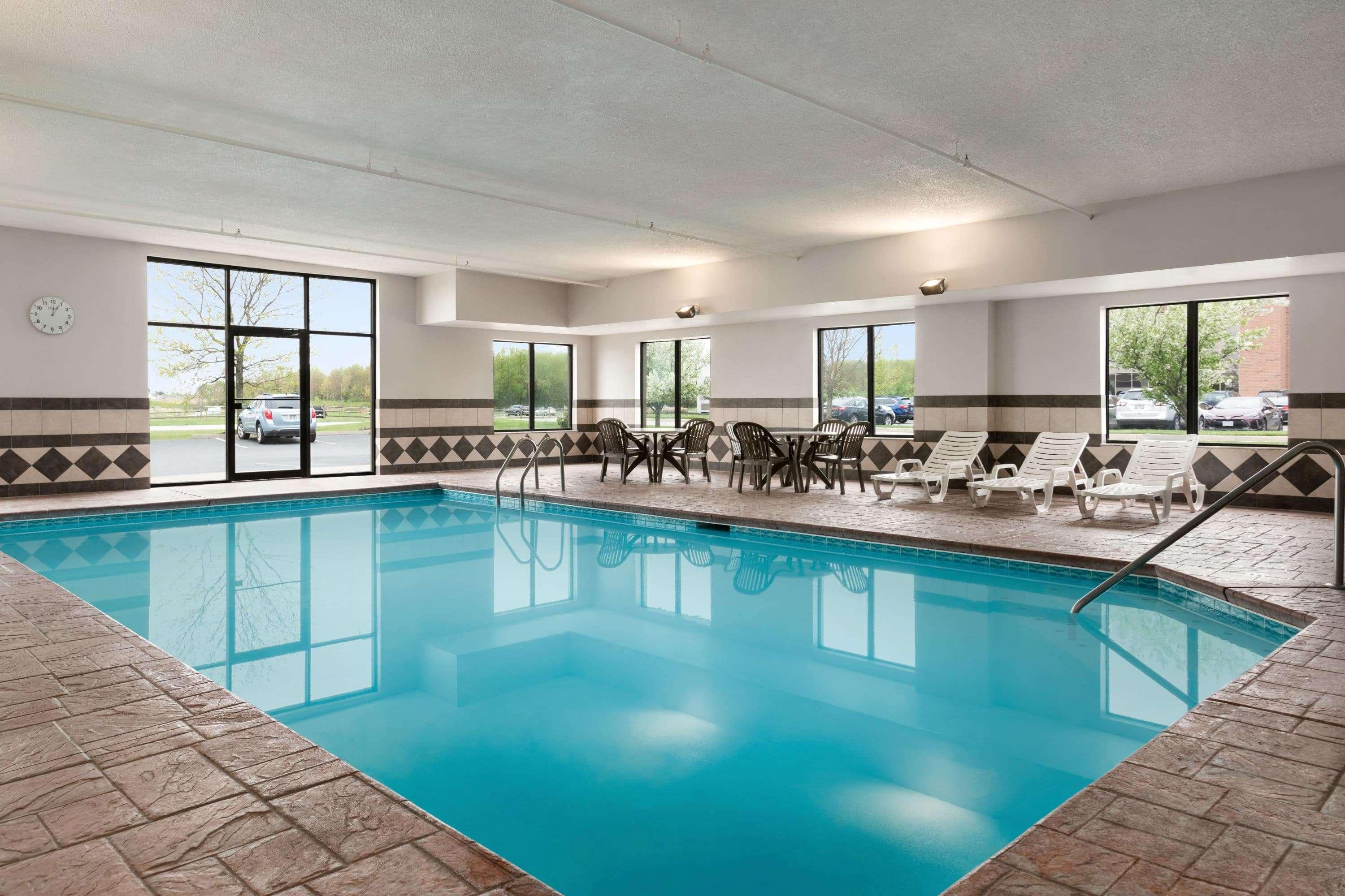 Wingate By Wyndham Cincinnati Блу Аш Экстерьер фото