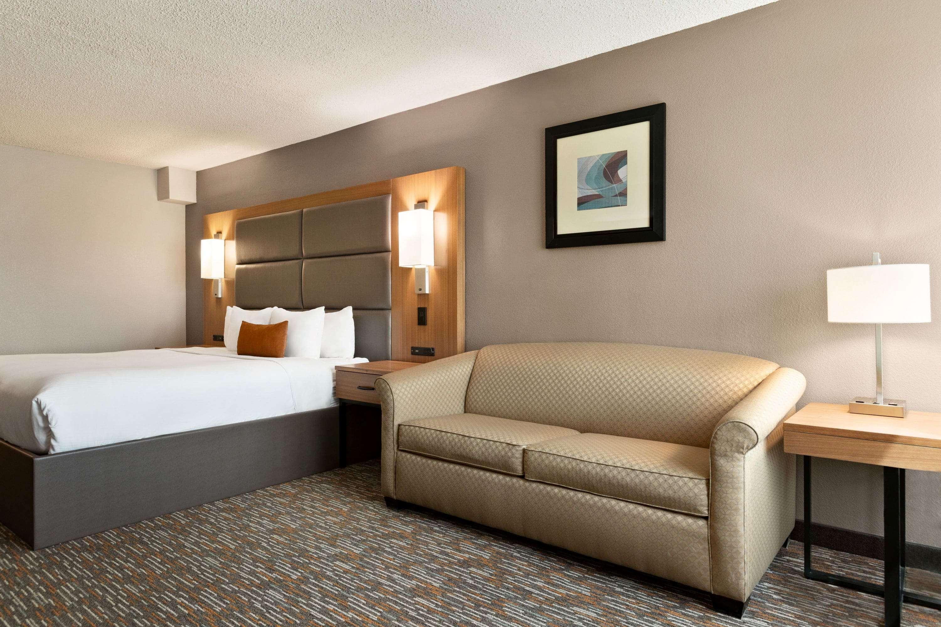 Wingate By Wyndham Cincinnati Блу Аш Экстерьер фото