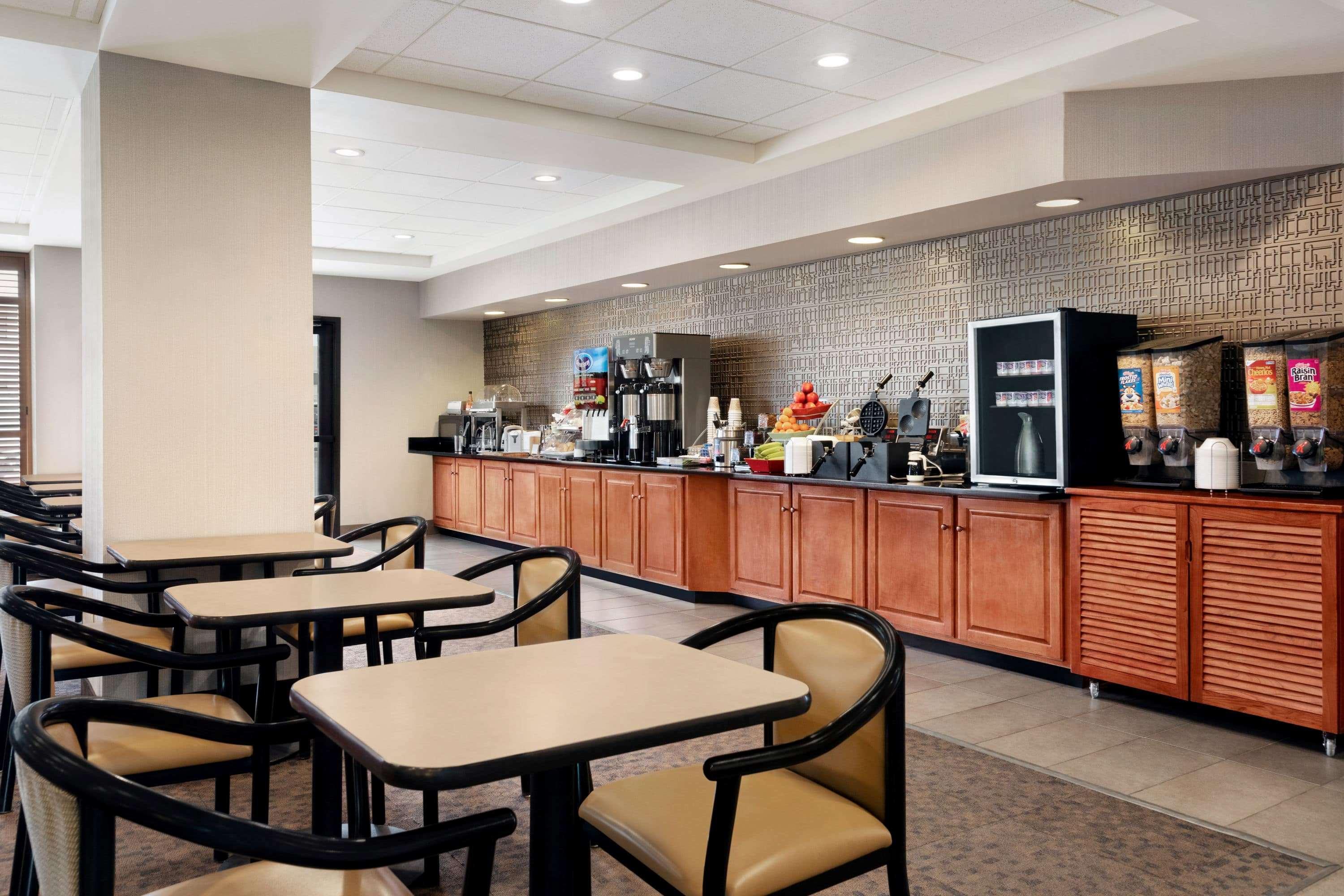 Wingate By Wyndham Cincinnati Блу Аш Экстерьер фото