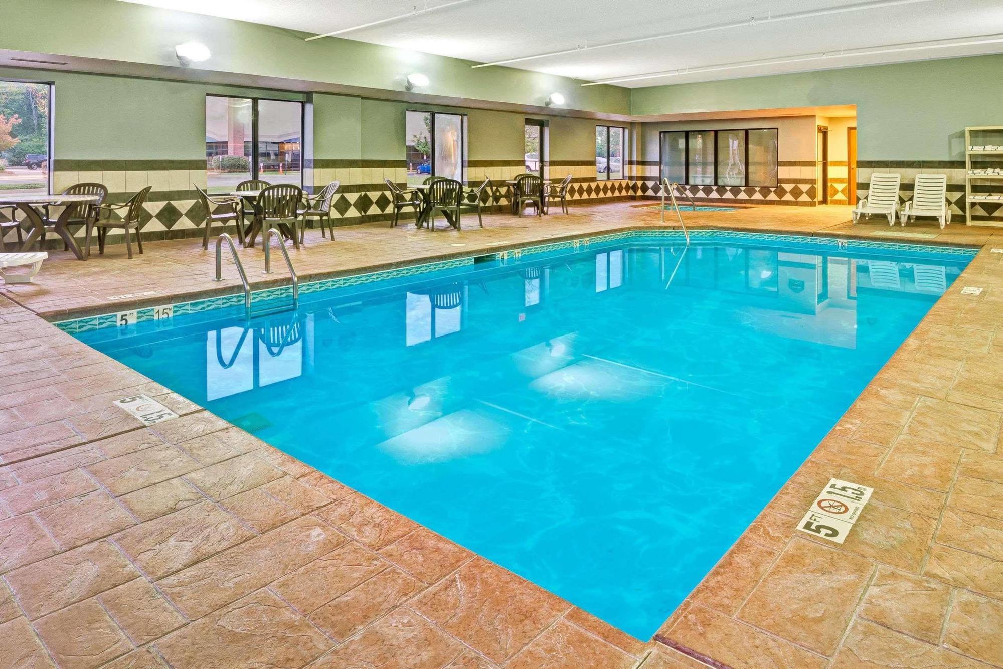 Wingate By Wyndham Cincinnati Блу Аш Экстерьер фото