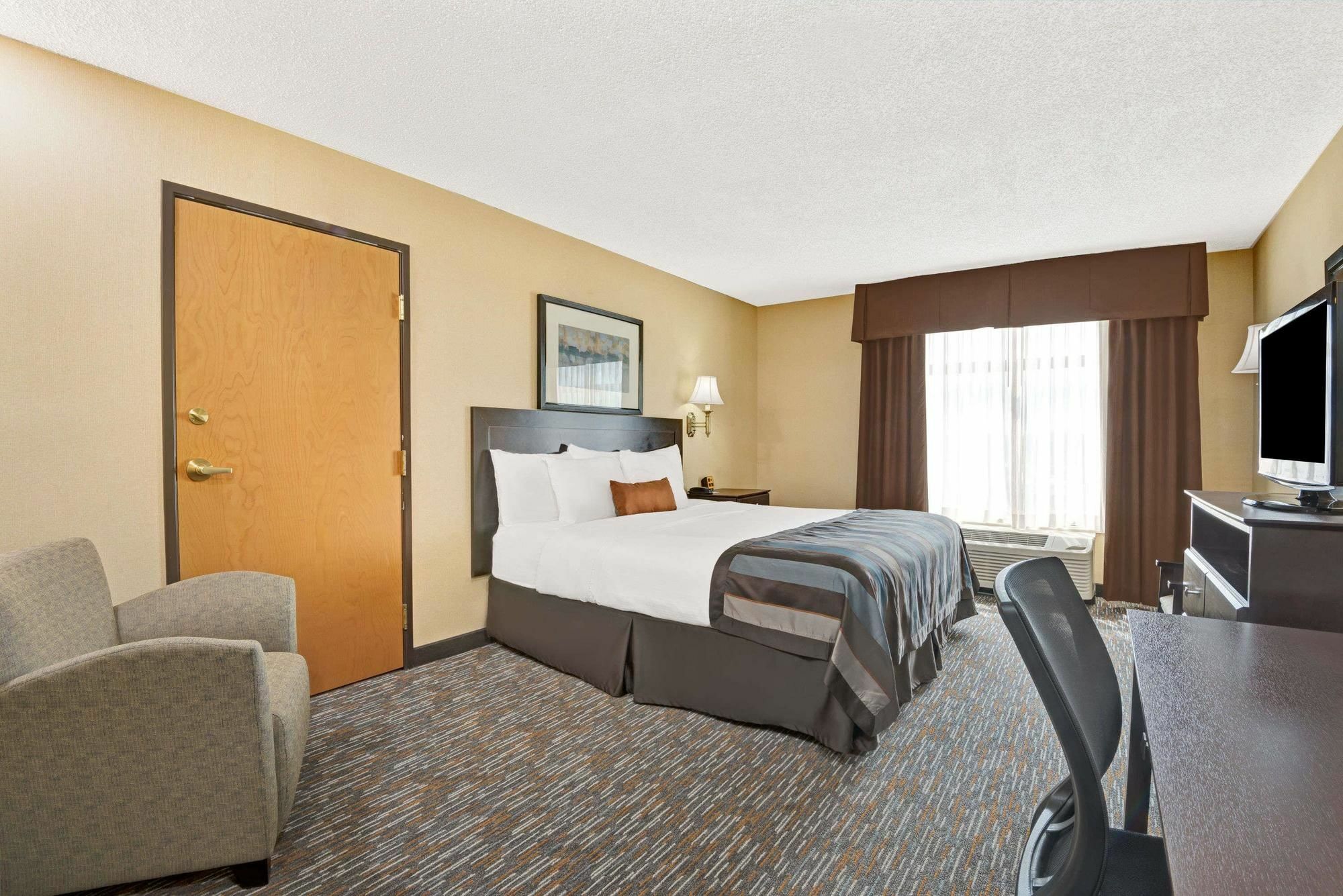 Wingate By Wyndham Cincinnati Блу Аш Экстерьер фото