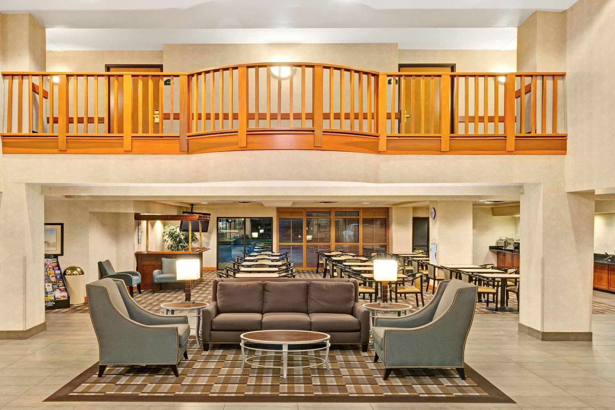 Wingate By Wyndham Cincinnati Блу Аш Экстерьер фото