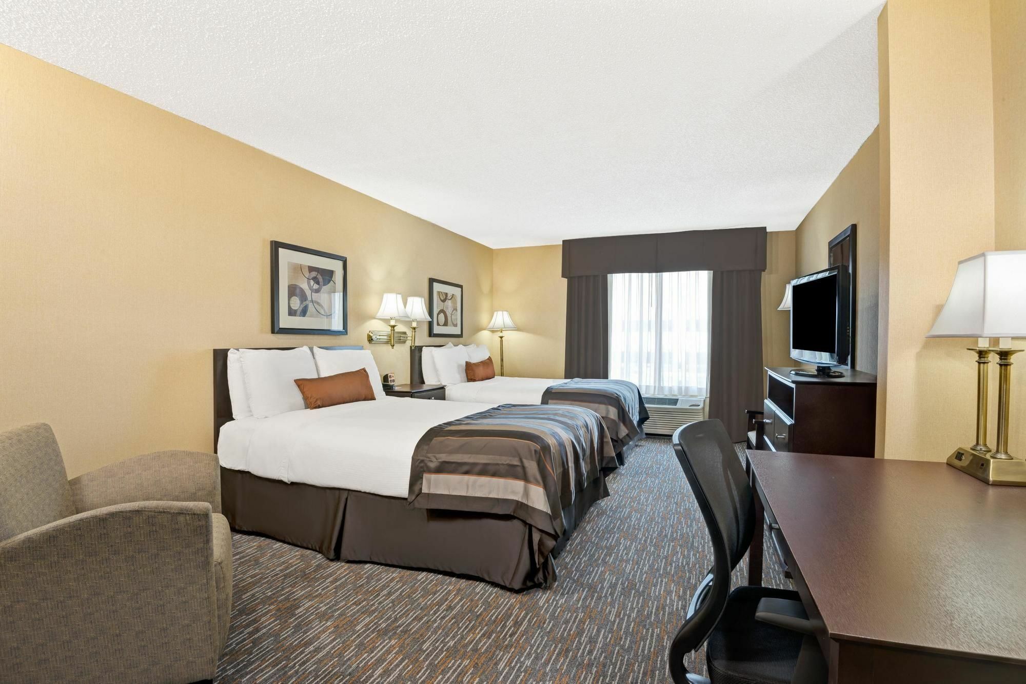 Wingate By Wyndham Cincinnati Блу Аш Экстерьер фото