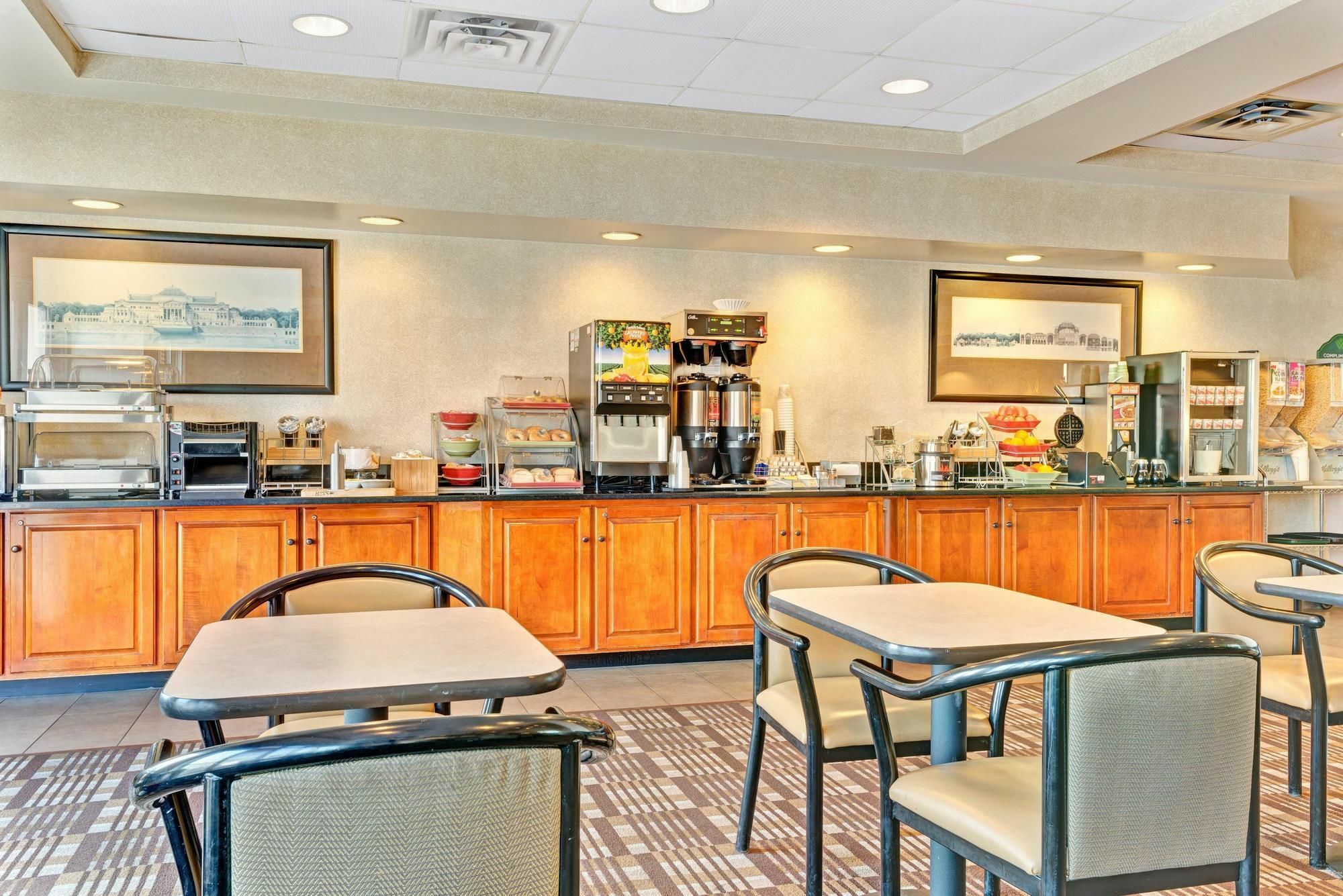 Wingate By Wyndham Cincinnati Блу Аш Экстерьер фото