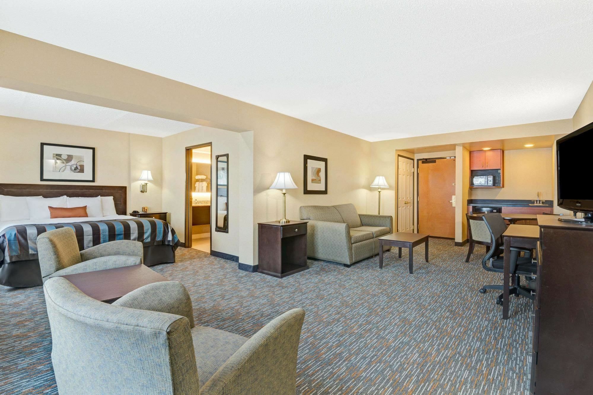 Wingate By Wyndham Cincinnati Блу Аш Экстерьер фото