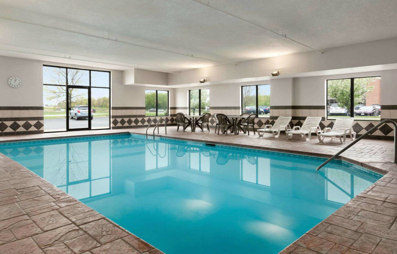 Wingate By Wyndham Cincinnati Блу Аш Экстерьер фото